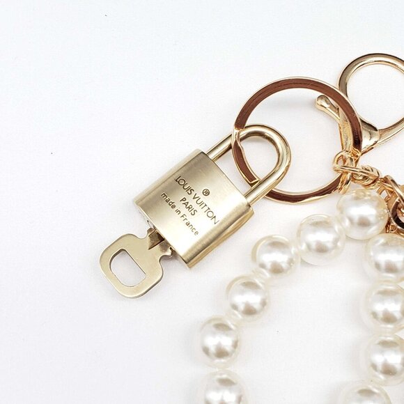 Authentic Louis Vuitton Lock & Key with unbranded Butterfly Pearl Bagcharm 10052 - Picture 5 of 9